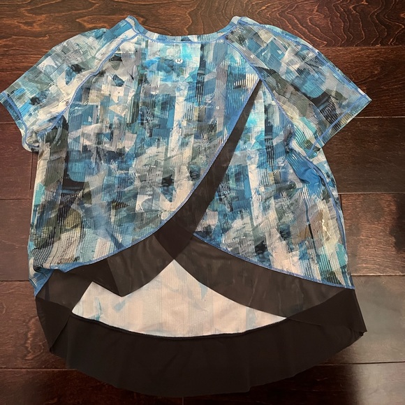 Lululemon top size 8 - Picture 2 of 2